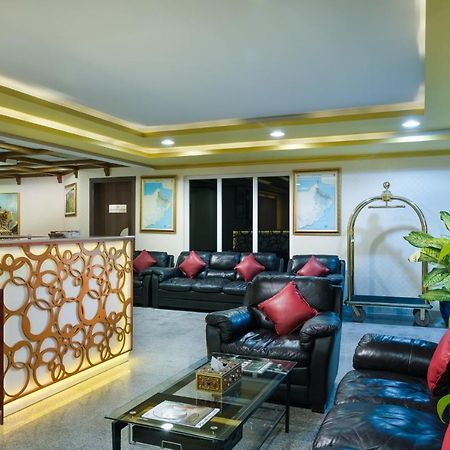 Al Manaf Hotel Suites Muskat Bagian luar foto