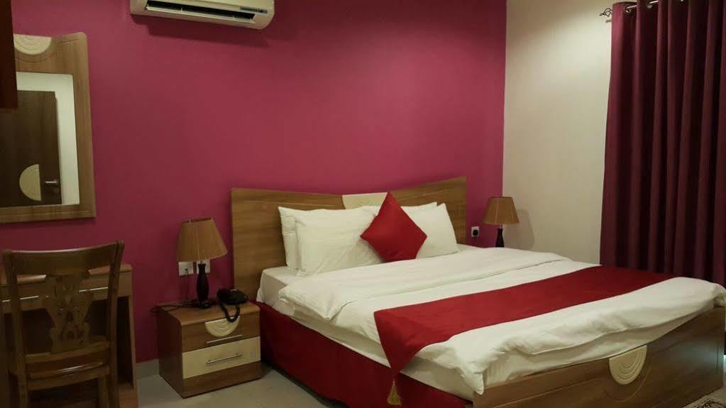 Al Manaf Hotel Suites Muskat Bagian luar foto