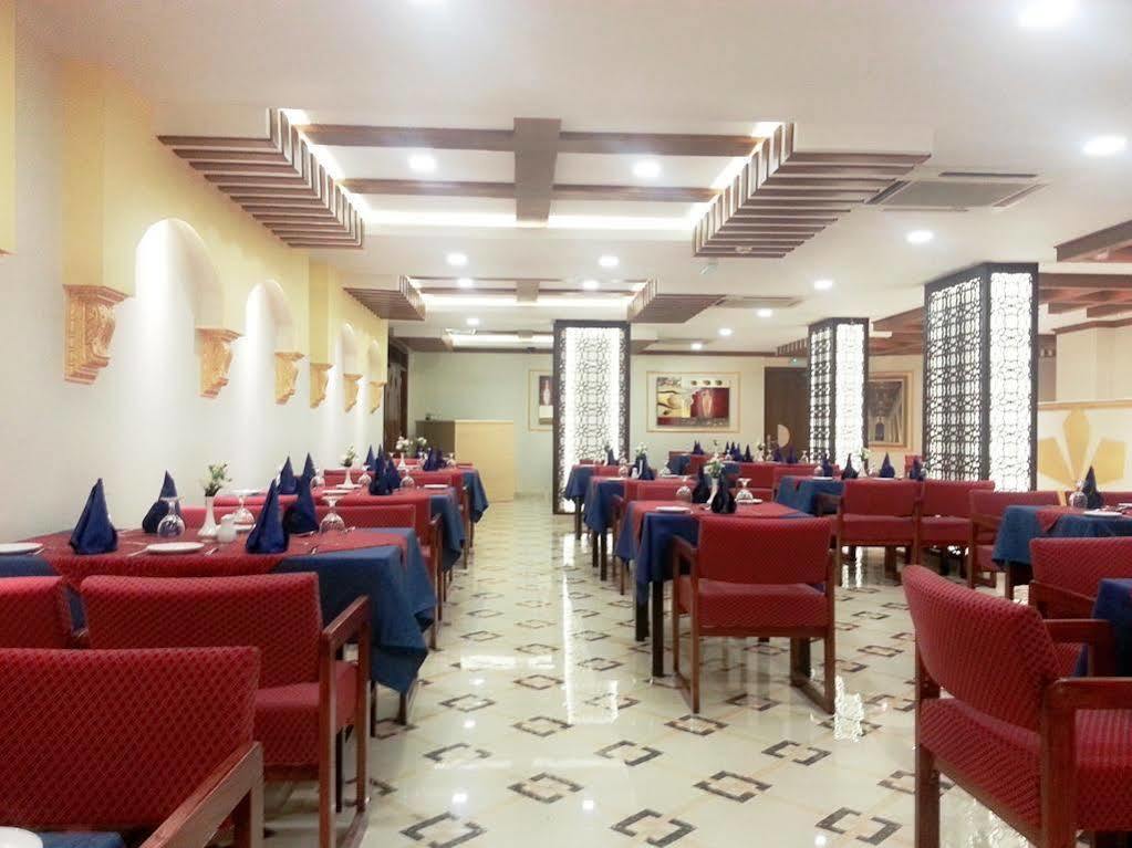 Al Manaf Hotel Suites Muskat Bagian luar foto