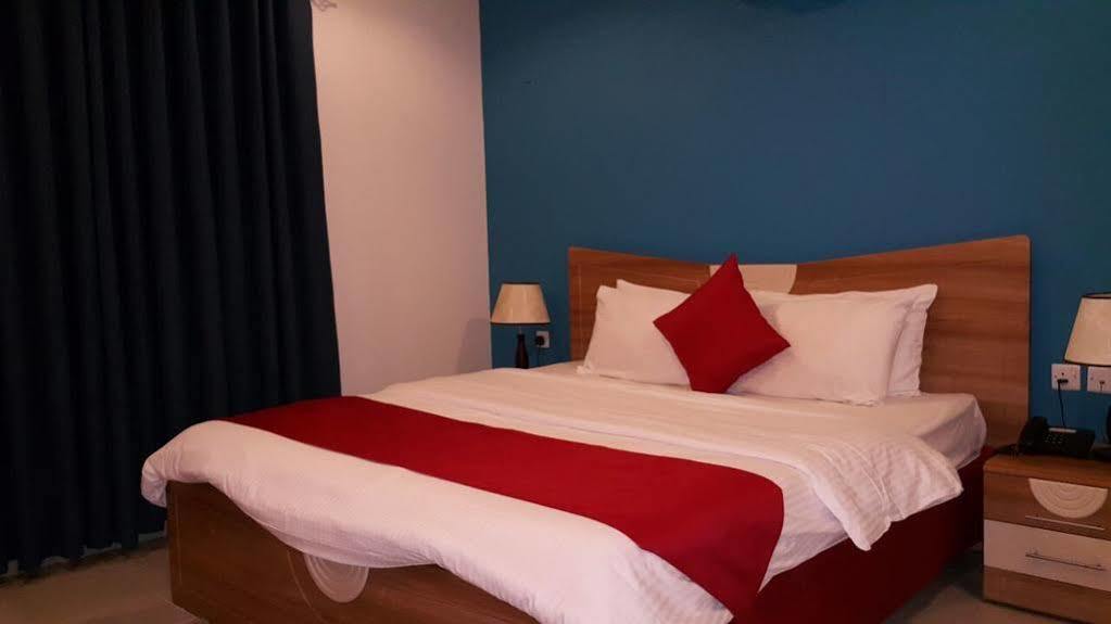 Al Manaf Hotel Suites Muskat Bagian luar foto