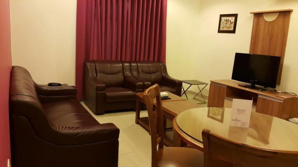 Al Manaf Hotel Suites Muskat Bagian luar foto