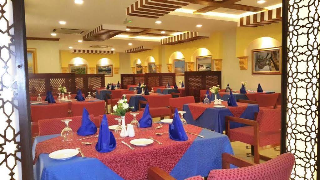 Al Manaf Hotel Suites Muskat Bagian luar foto