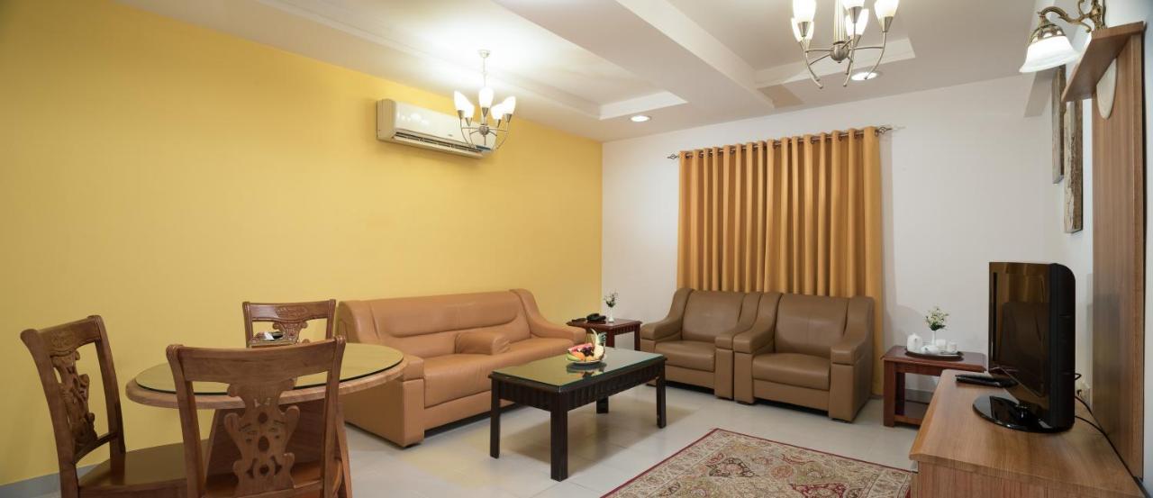 Al Manaf Hotel Suites Muskat Bagian luar foto
