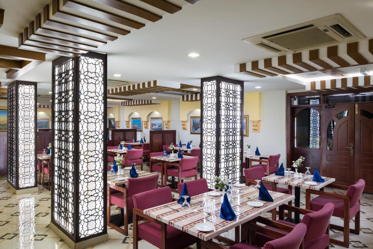 Al Manaf Hotel Suites Muskat Bagian luar foto